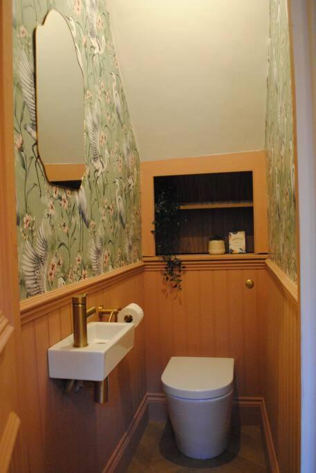 Villa Cosy Renovated House In Warrington Extérieur photo