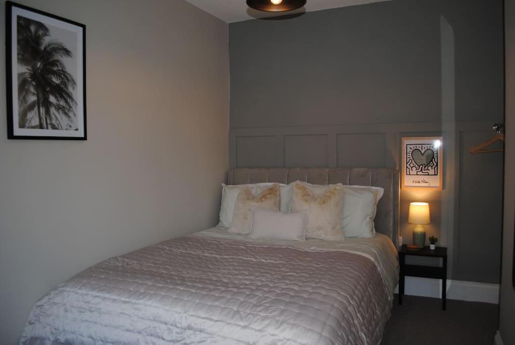 Villa Cosy Renovated House In Warrington Extérieur photo